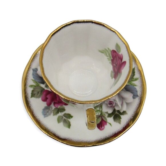 QUEENS CHINA Jacobean Roses Tea Cup And Saucer Gold Trim England Vintage - Picture 4 of 12